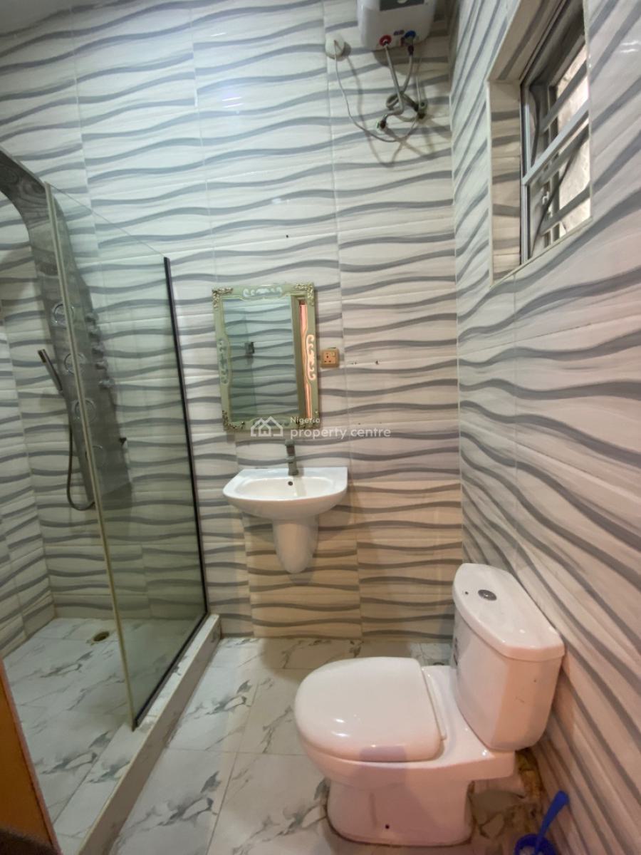 Single Room Upstairs in a Shared Apartment Available, Oral Estate, Lekki Expressway, Lekki, Lagos, Flat / Apartment for Rent