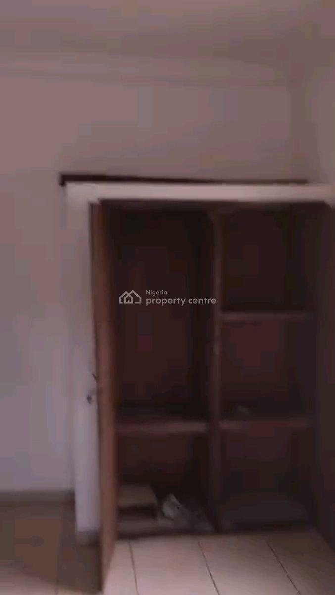 3bedroom Flat Upstairs All Room Ensuite with Car Park, Off Fola Agoro Road Behind Emmanuel Kolawole Street Morocco, Shomolu, Lagos, Flat / Apartment for Rent