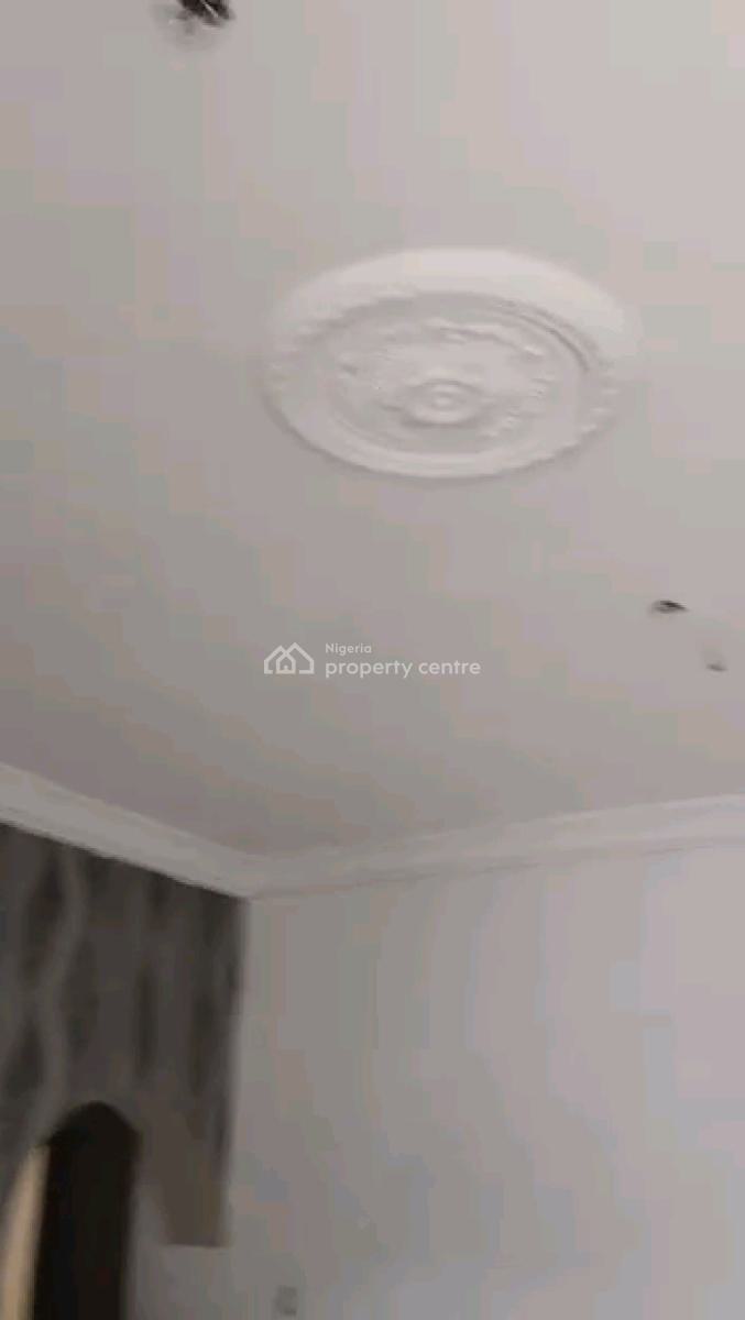 3bedroom Flat Upstairs All Room Ensuite with Car Park, Off Fola Agoro Road Behind Emmanuel Kolawole Street Morocco, Shomolu, Lagos, Flat / Apartment for Rent