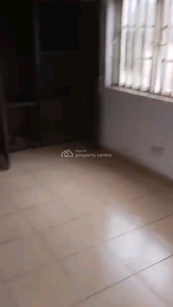 3bedroom Flat Upstairs All Room Ensuite with Car Park, Off Fola Agoro Road Behind Emmanuel Kolawole Street Morocco, Shomolu, Lagos, Flat / Apartment for Rent