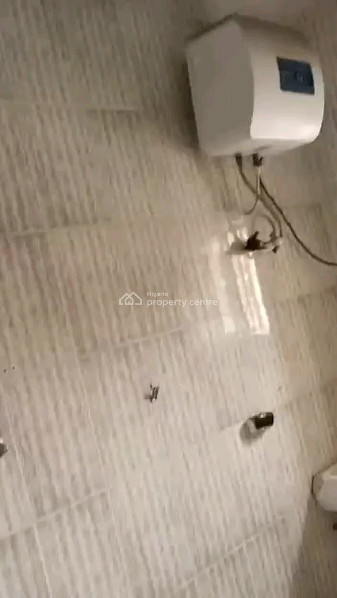 3bedroom Flat Upstairs All Room Ensuite with Car Park, Off Fola Agoro Road Behind Emmanuel Kolawole Street Morocco, Shomolu, Lagos, Flat / Apartment for Rent