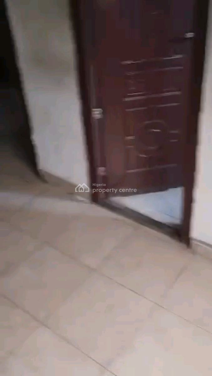 3bedroom Flat Upstairs All Room Ensuite with Car Park, Off Fola Agoro Road Behind Emmanuel Kolawole Street Morocco, Shomolu, Lagos, Flat / Apartment for Rent