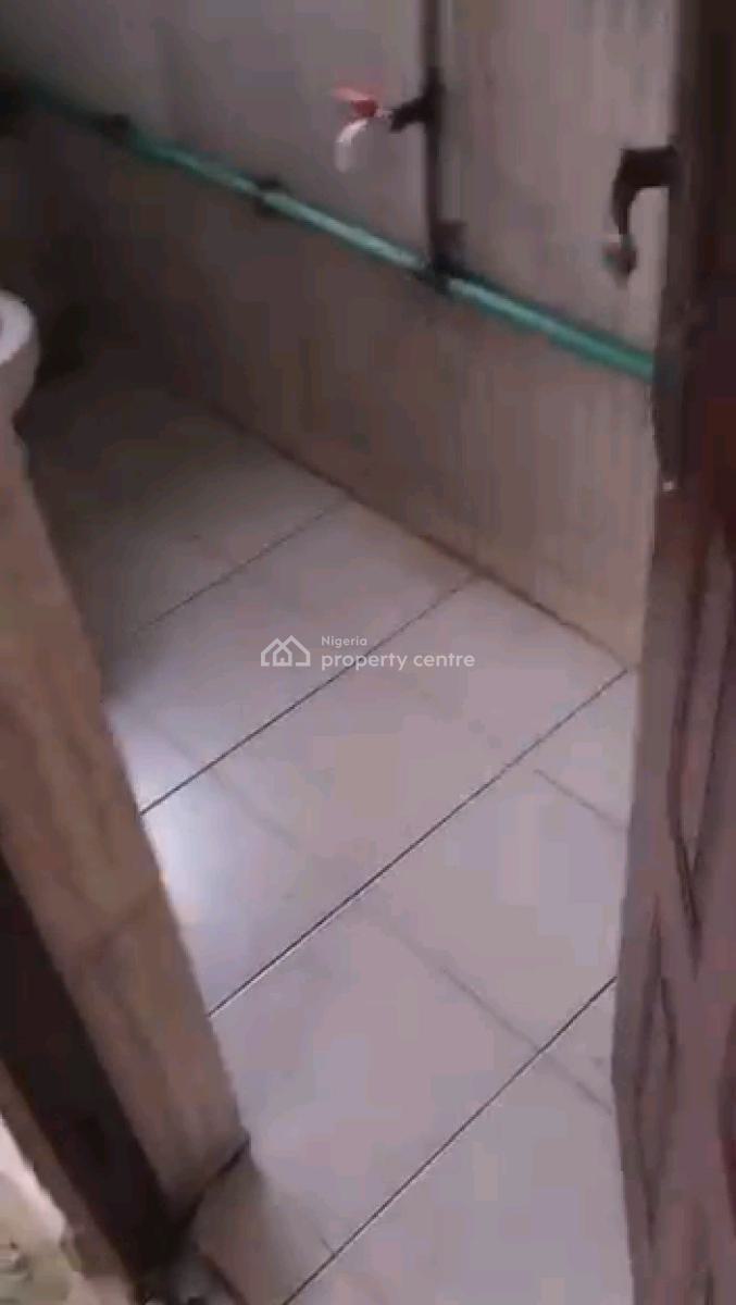 3bedroom Flat Upstairs All Room Ensuite with Car Park, Off Fola Agoro Road Behind Emmanuel Kolawole Street Morocco, Shomolu, Lagos, Flat / Apartment for Rent