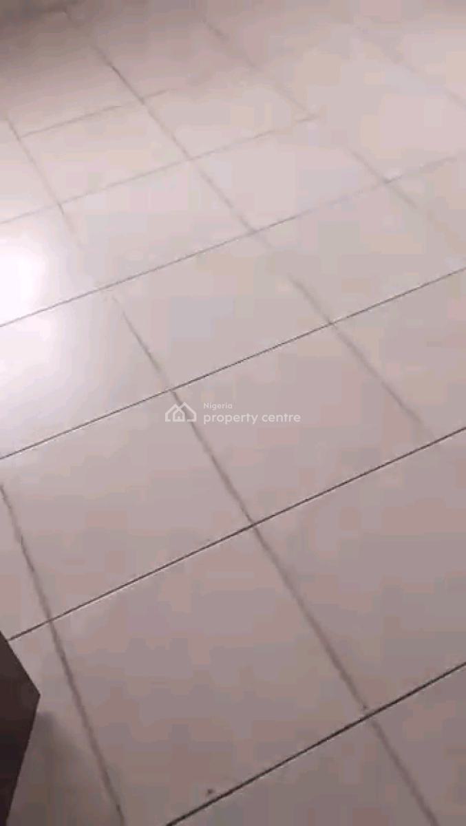 3bedroom Flat Upstairs All Room Ensuite with Car Park, Off Fola Agoro Road Behind Emmanuel Kolawole Street Morocco, Shomolu, Lagos, Flat / Apartment for Rent