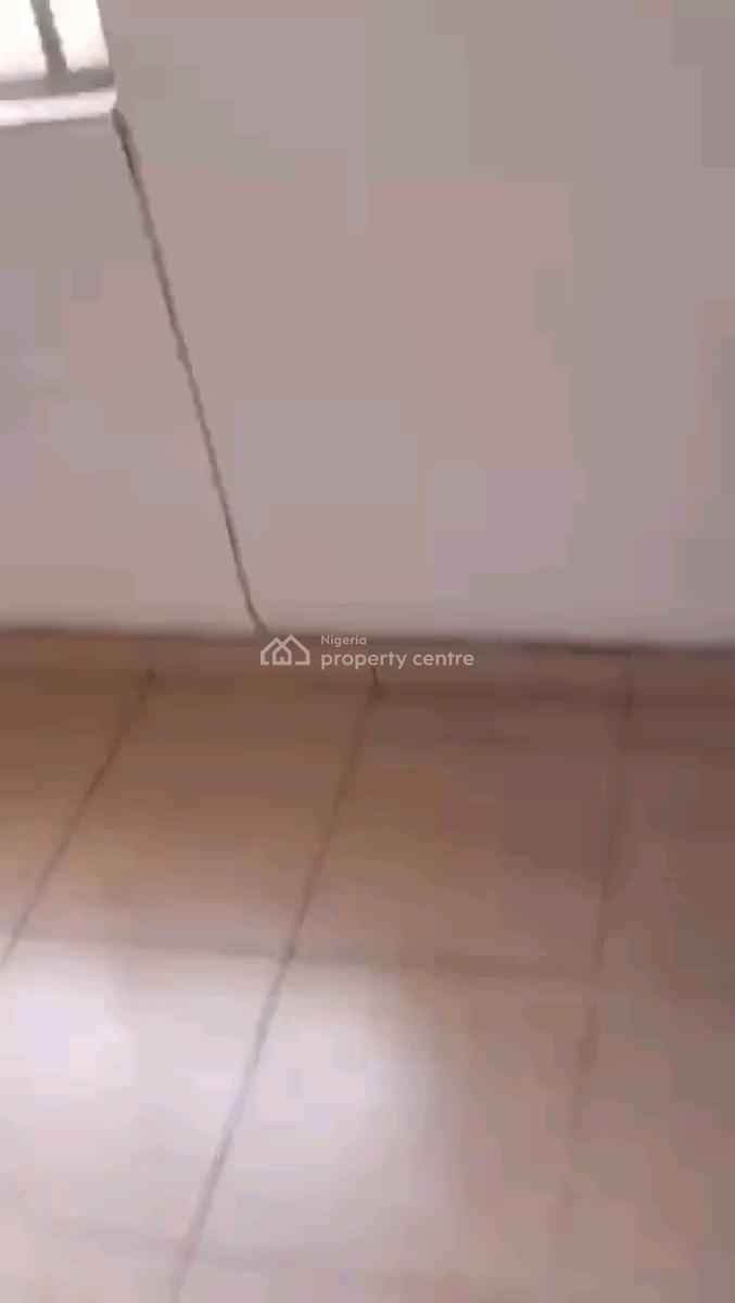 3bedroom Flat Upstairs All Room Ensuite with Car Park, Off Fola Agoro Road Behind Emmanuel Kolawole Street Morocco, Shomolu, Lagos, Flat / Apartment for Rent