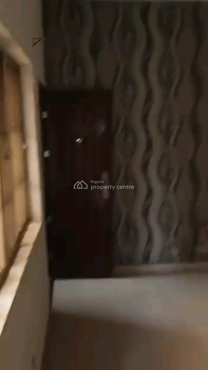 3bedroom Flat Upstairs All Room Ensuite with Car Park, Off Fola Agoro Road Behind Emmanuel Kolawole Street Morocco, Shomolu, Lagos, Flat / Apartment for Rent