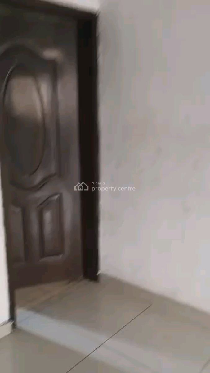 3 Bedroom Flat Upstairs All Room Ensuite with Car Park, Off Folagoro Road Behind Emmanuel Kolawole Street, Morocco, Shomolu, Lagos, Flat / Apartment for Rent