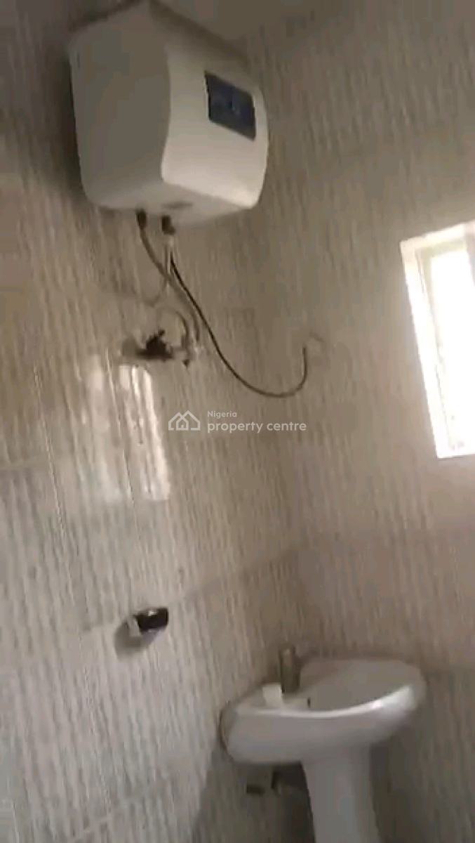 3 Bedroom Flat Upstairs All Room Ensuite with Car Park, Off Folagoro Road Behind Emmanuel Kolawole Street, Morocco, Shomolu, Lagos, Flat / Apartment for Rent