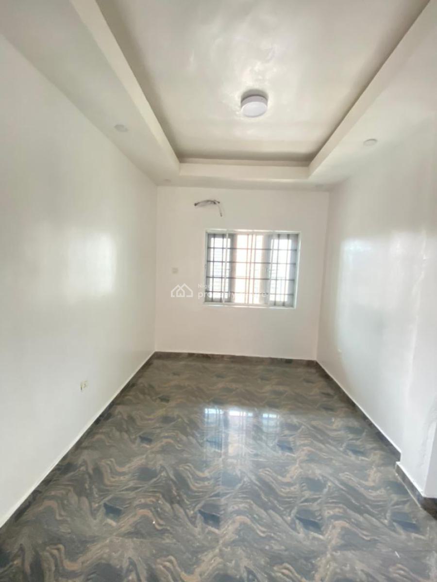 Spacious 3 Bedroom Apartment in an Estate, Osapa, Lekki, Lagos, Flat / Apartment for Rent