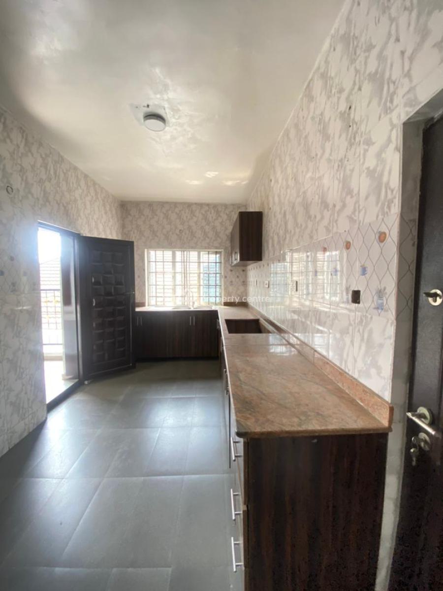 Spacious 3 Bedroom Apartment in an Estate, Osapa, Lekki, Lagos, Flat / Apartment for Rent