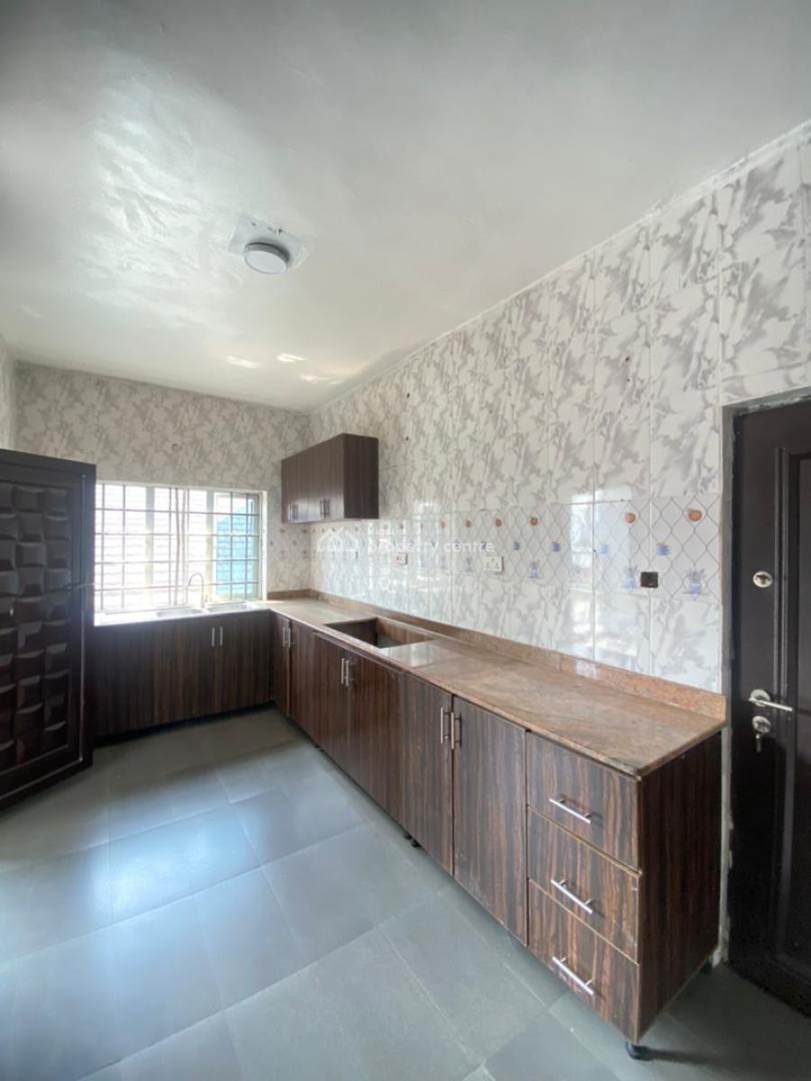 Spacious 3 Bedroom Apartment in an Estate, Osapa, Lekki, Lagos, Flat / Apartment for Rent