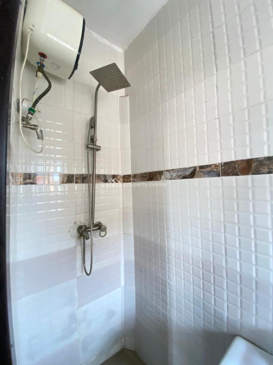 Spacious 3 Bedroom Apartment in an Estate, Osapa, Lekki, Lagos, Flat / Apartment for Rent