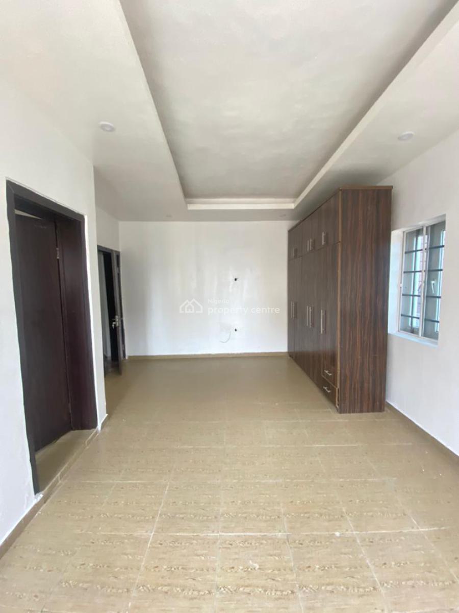 Spacious 3 Bedroom Apartment in an Estate, Osapa, Lekki, Lagos, Flat / Apartment for Rent