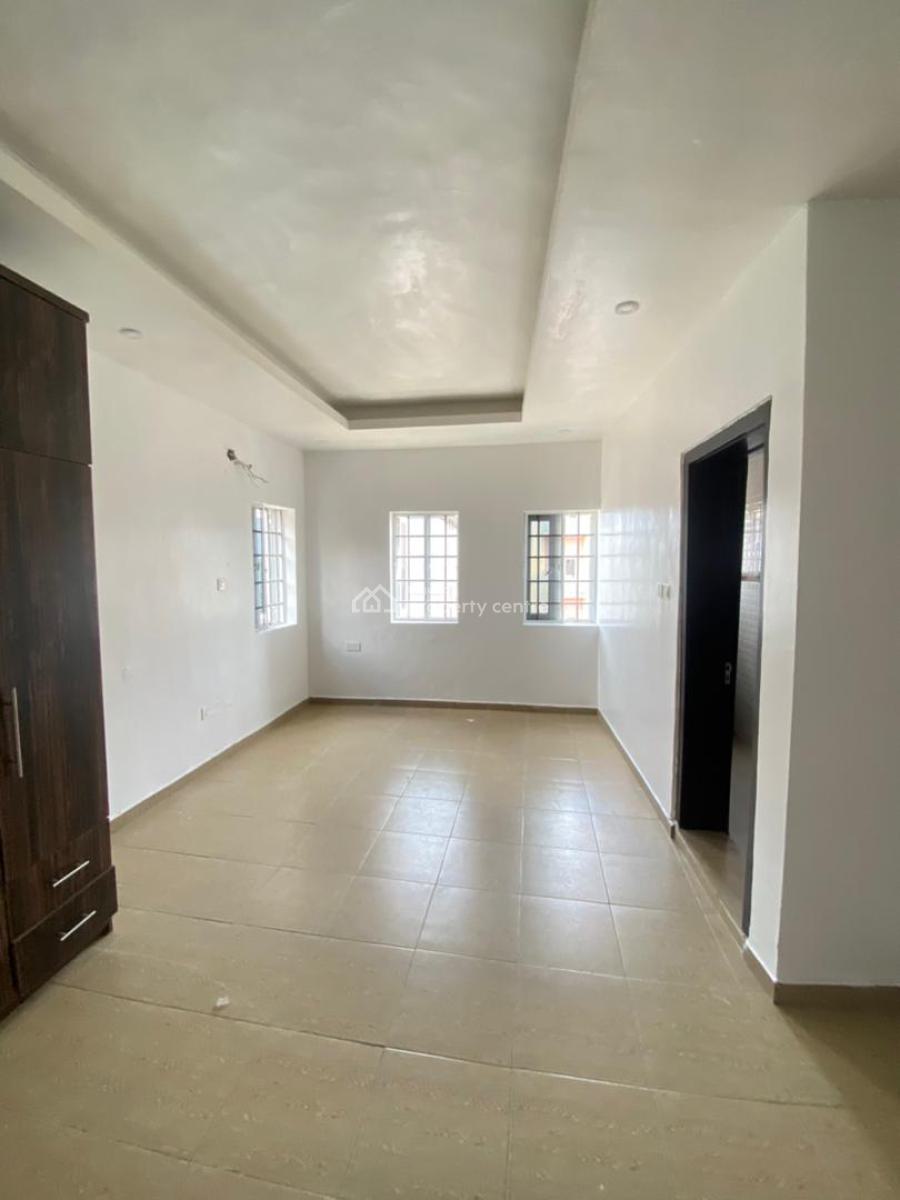 Spacious 3 Bedroom Apartment in an Estate, Osapa, Lekki, Lagos, Flat / Apartment for Rent