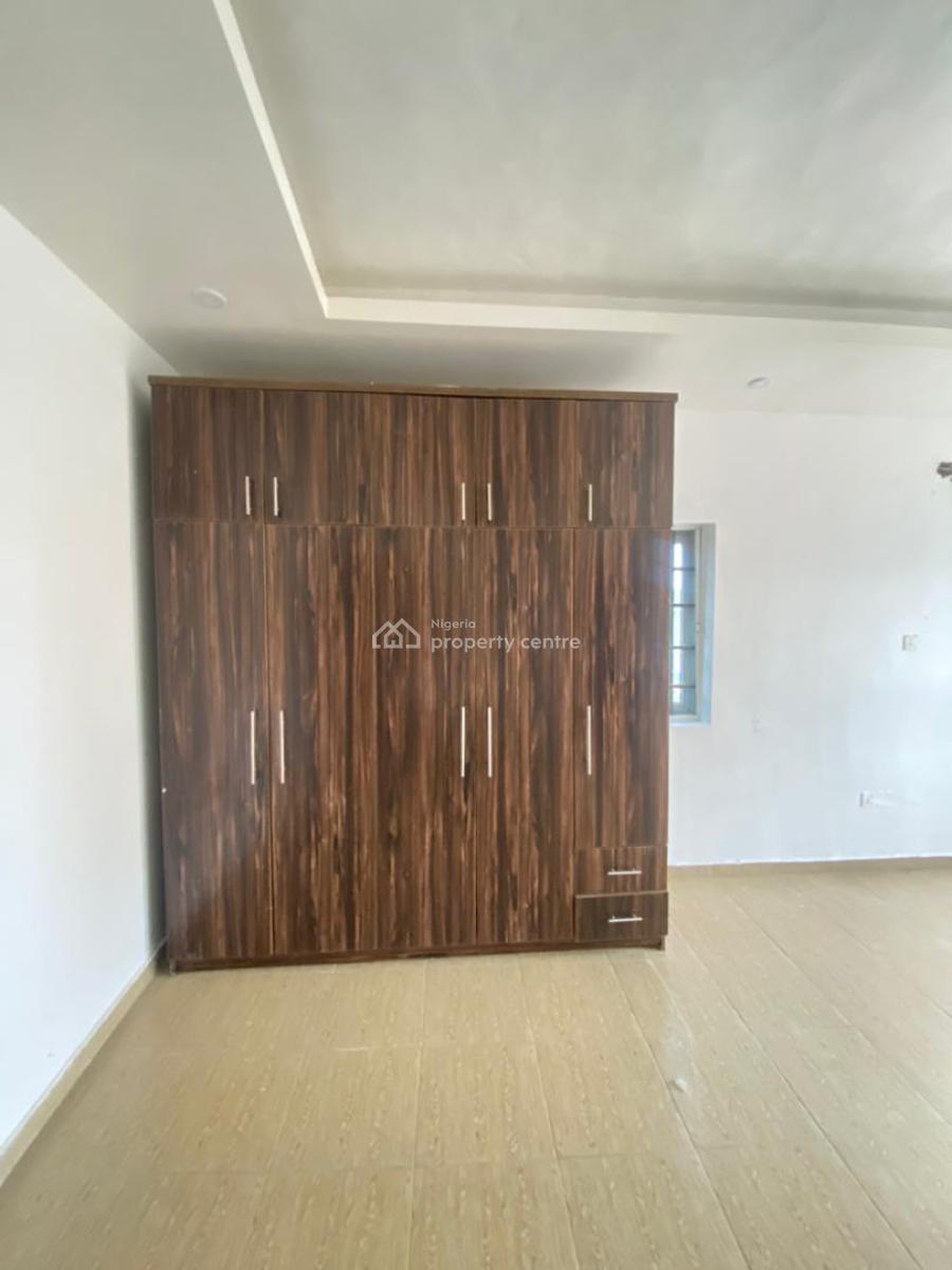Spacious 3 Bedroom Apartment in an Estate, Osapa, Lekki, Lagos, Flat / Apartment for Rent
