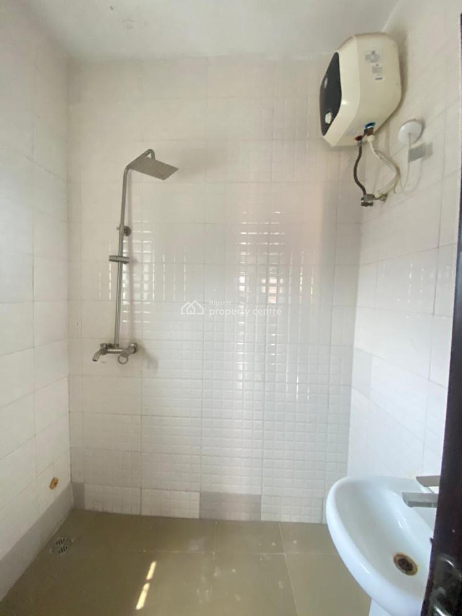 Spacious 3 Bedroom Apartment in an Estate, Osapa, Lekki, Lagos, Flat / Apartment for Rent