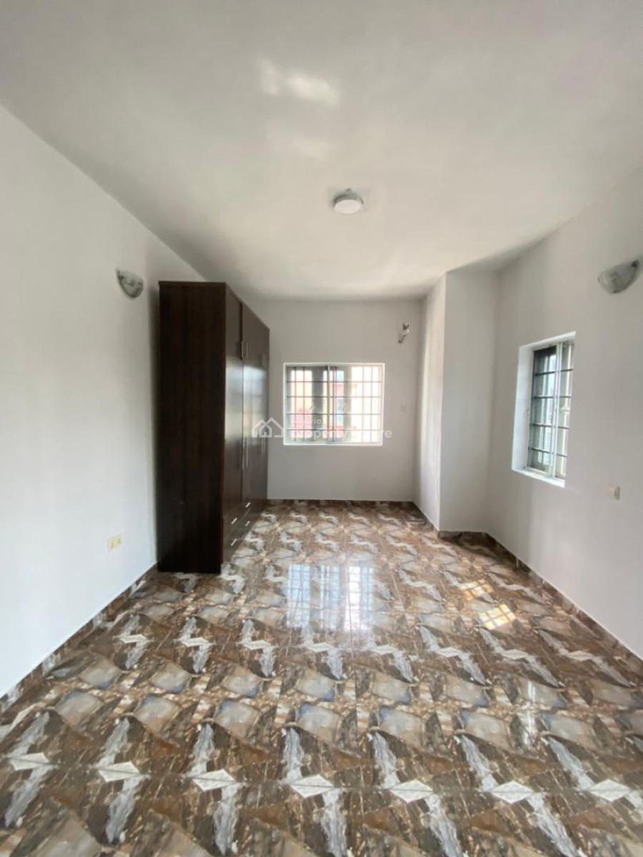 Spacious 3 Bedroom Apartment in an Estate, Osapa, Lekki, Lagos, Flat / Apartment for Rent