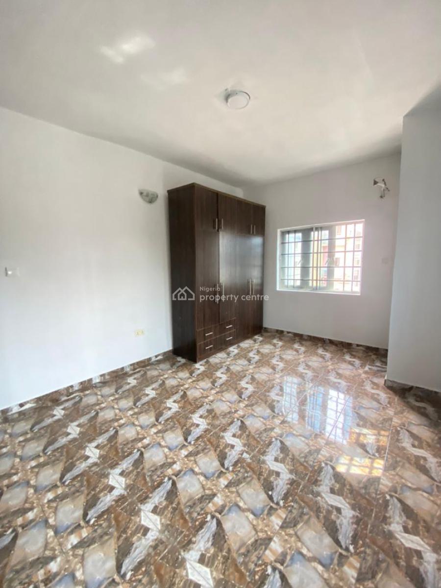 Spacious 3 Bedroom Apartment in an Estate, Osapa, Lekki, Lagos, Flat / Apartment for Rent