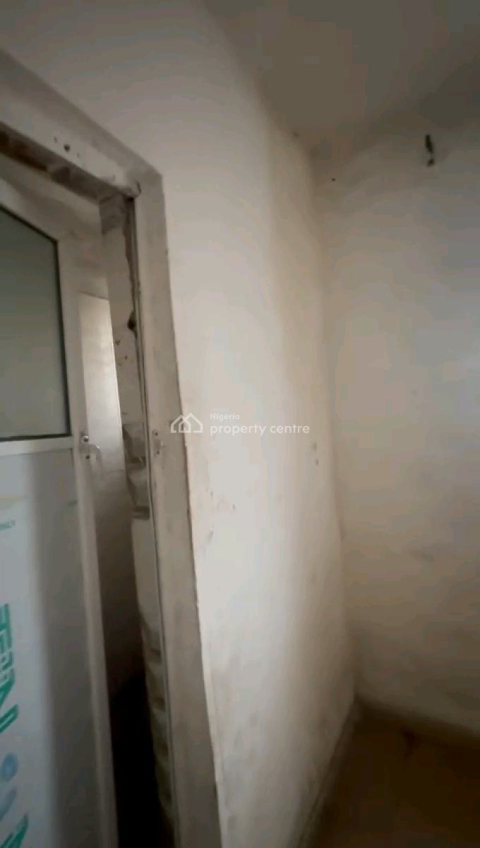 an Up Floor 2-bedroom Flat at Ilaje Bariga .., Ilaje, Bariga, Shomolu, Lagos, Flat / Apartment for Rent