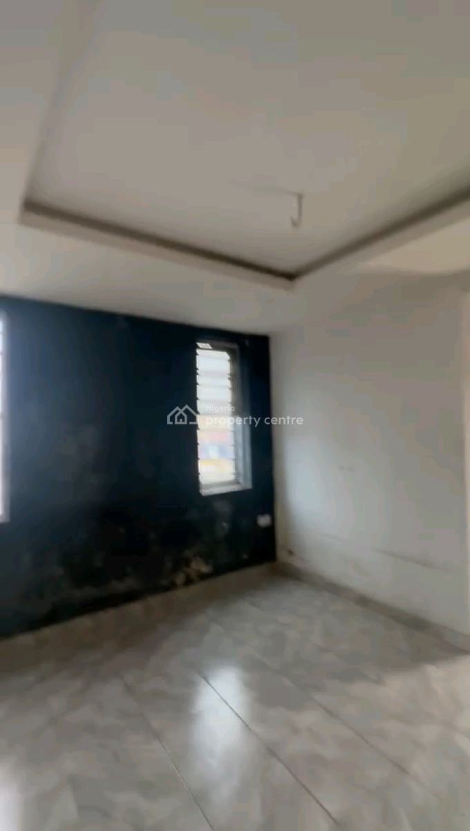 an Up Floor 2-bedroom Flat at Ilaje Bariga ., Bariga, Shomolu, Lagos, Flat / Apartment for Rent