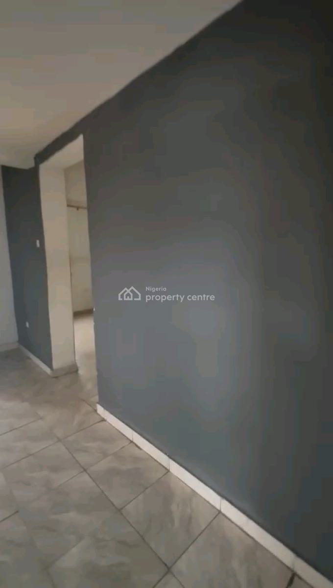 an Up Floor 2-bedroom Flat at Ilaje Bariga ., Bariga, Shomolu, Lagos, Flat / Apartment for Rent