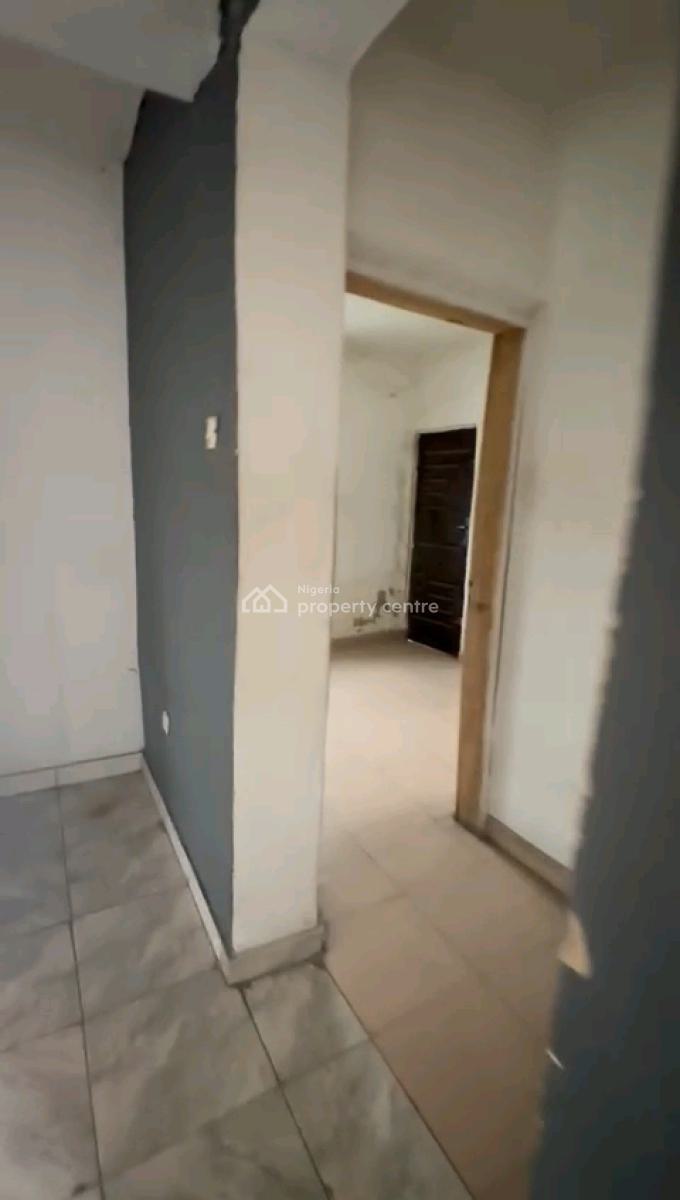 an Up Floor 2-bedroom Flat at Ilaje Bariga ., Bariga, Shomolu, Lagos, Flat / Apartment for Rent