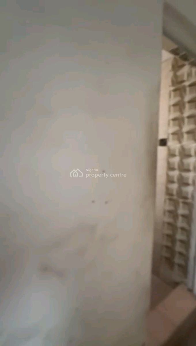 an Up Floor 2-bedroom Flat at Ilaje Bariga ., Bariga, Shomolu, Lagos, Flat / Apartment for Rent