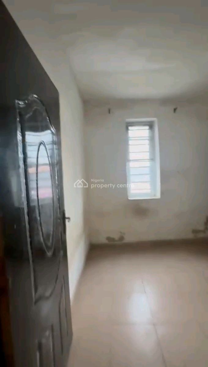 an Up Floor 2-bedroom Flat at Ilaje Bariga ., Bariga, Shomolu, Lagos, Flat / Apartment for Rent