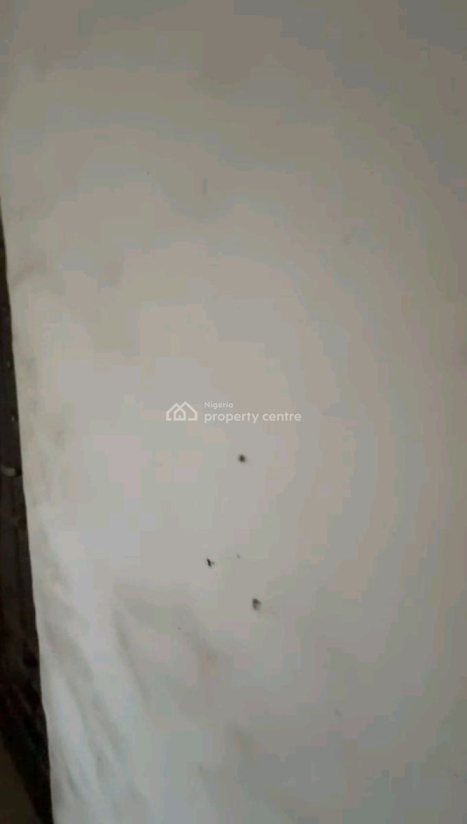 an Up Floor 2-bedroom Flat at Ilaje Bariga ., Bariga, Shomolu, Lagos, Flat / Apartment for Rent