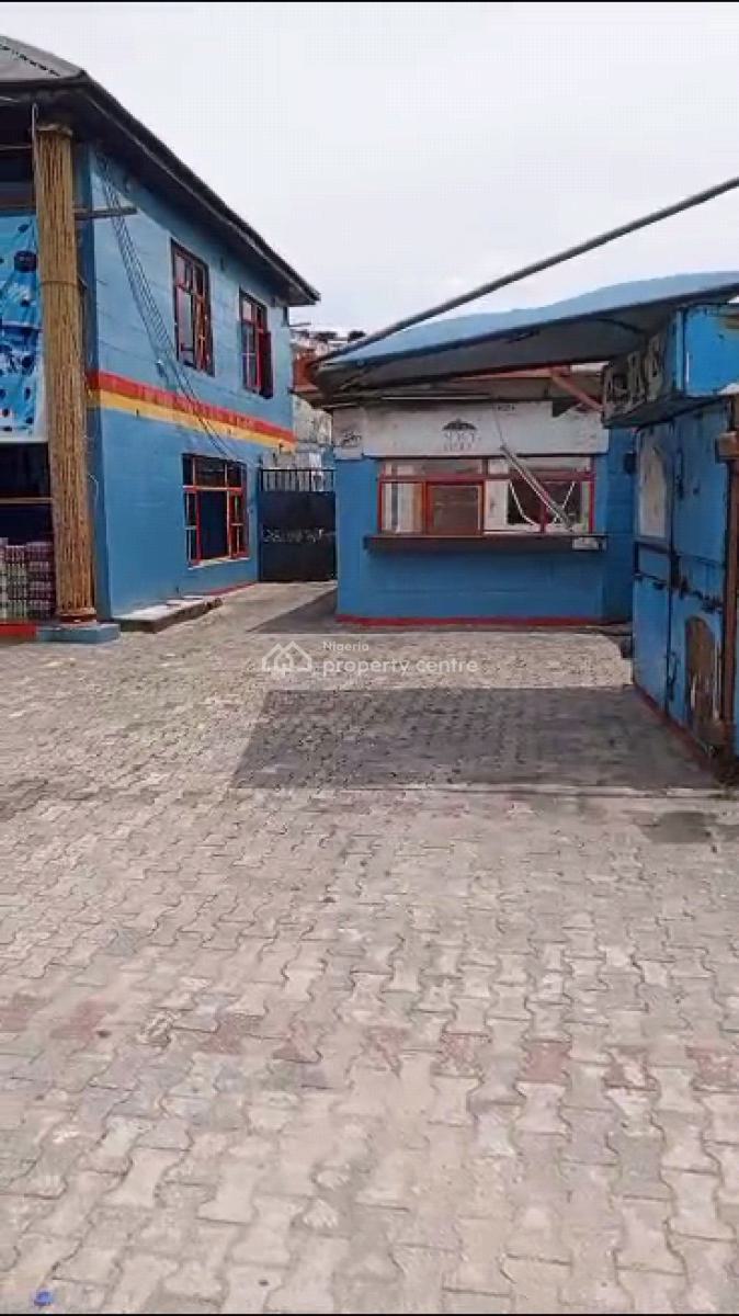 a Business Mall, Along Airport Road, Warri, Delta, Plaza / Complex / Mall for Sale