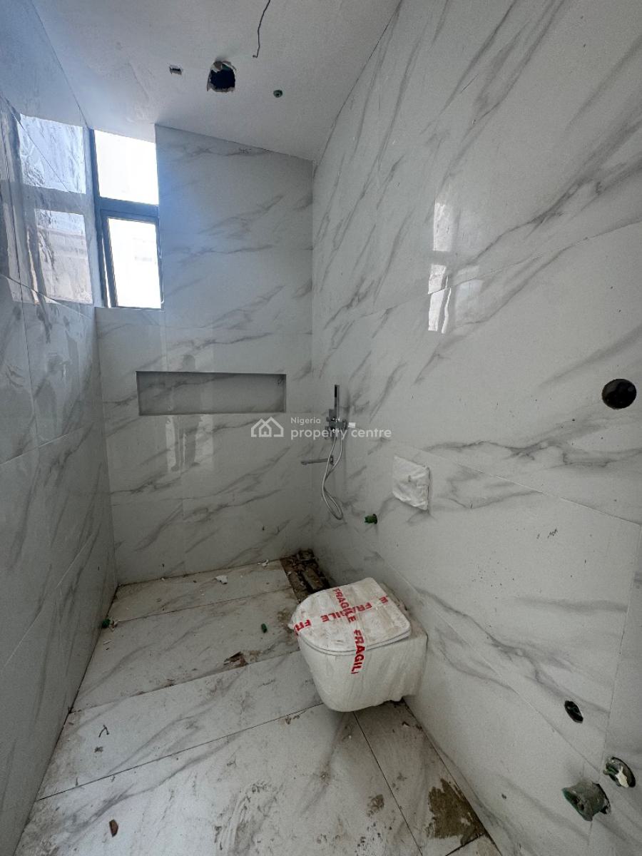 Spacious Two (2) Bedroom Apartment, Lekki Phase 1, Lekki, Lagos, Flat / Apartment for Sale