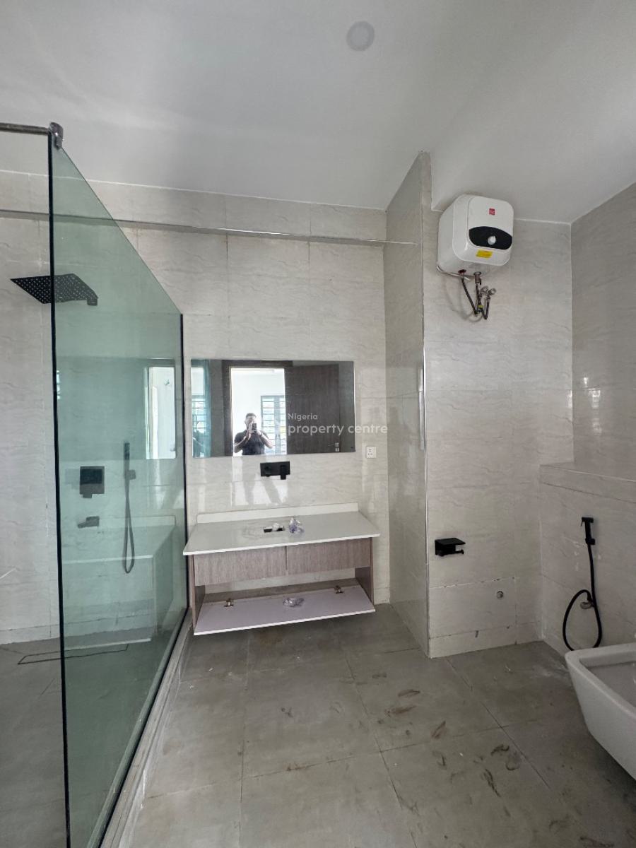 Spacious Two (2) Bedroom Apartment with Bq, Lekki, Lagos, Flat / Apartment for Sale