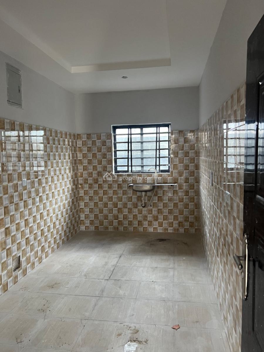 Massive 2 Bedroom Flat Upstairs, Ologunfe Roads Awoyaya, Awoyaya, Ibeju Lekki, Lagos, Flat / Apartment for Rent