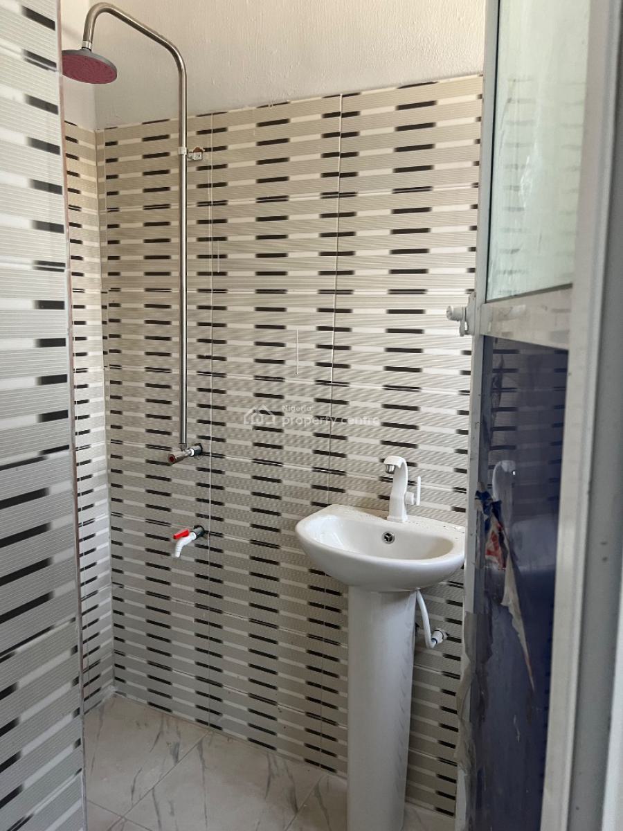 Massive 2 Bedroom Flat Upstairs, Ologunfe Roads Awoyaya, Awoyaya, Ibeju Lekki, Lagos, Flat / Apartment for Rent