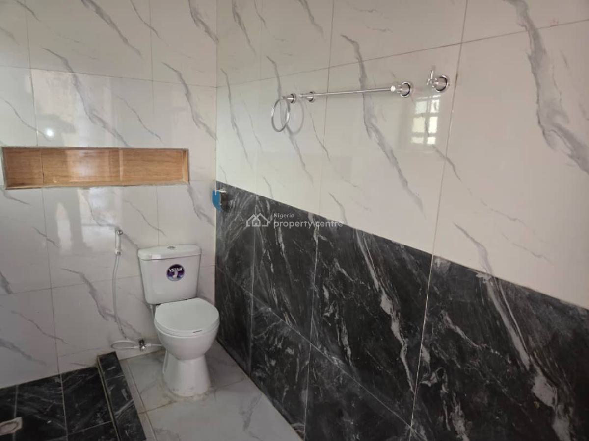 3 Bedroom Duplexe in a Good Location, Alagbaka Gra, Akure, Ondo, Terraced Duplex for Sale