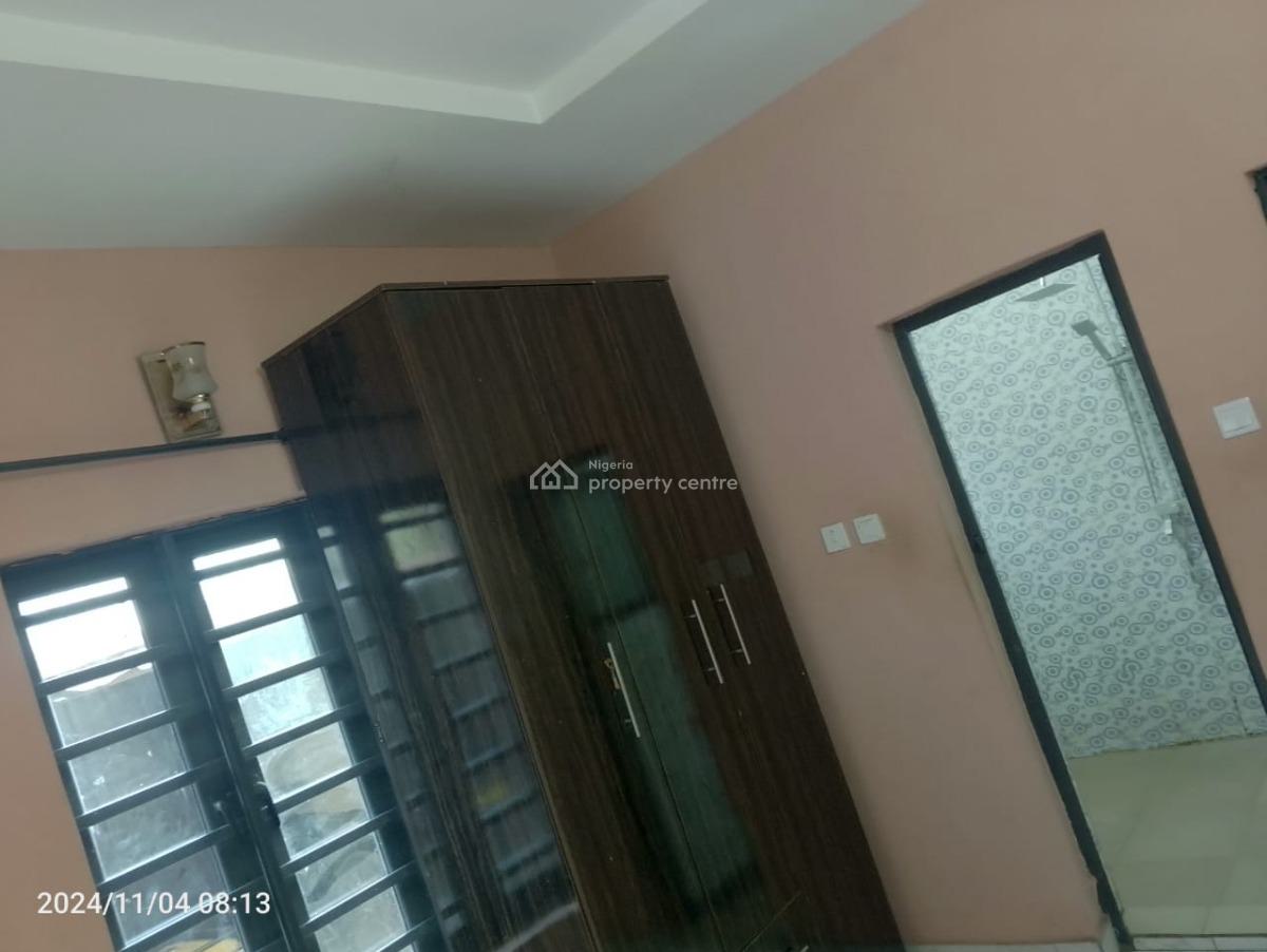 Executive 2 Bedroom Flat Upstairs All En-suite, Abule Oja, Yaba, Lagos, Flat / Apartment for Rent