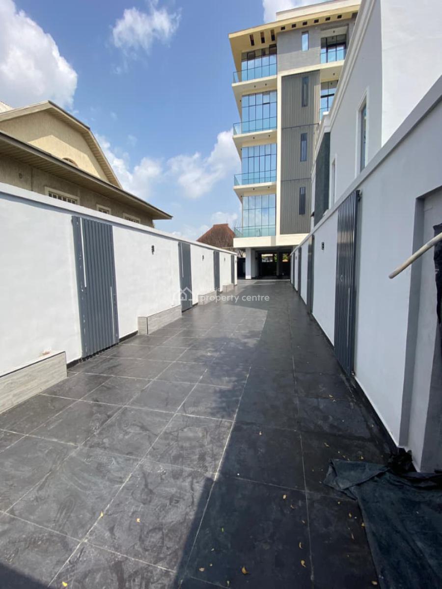 Nicely Built 3 Bedroom Apartment, Lekki Phase 1, Lekki, Lagos, Flat / Apartment for Sale