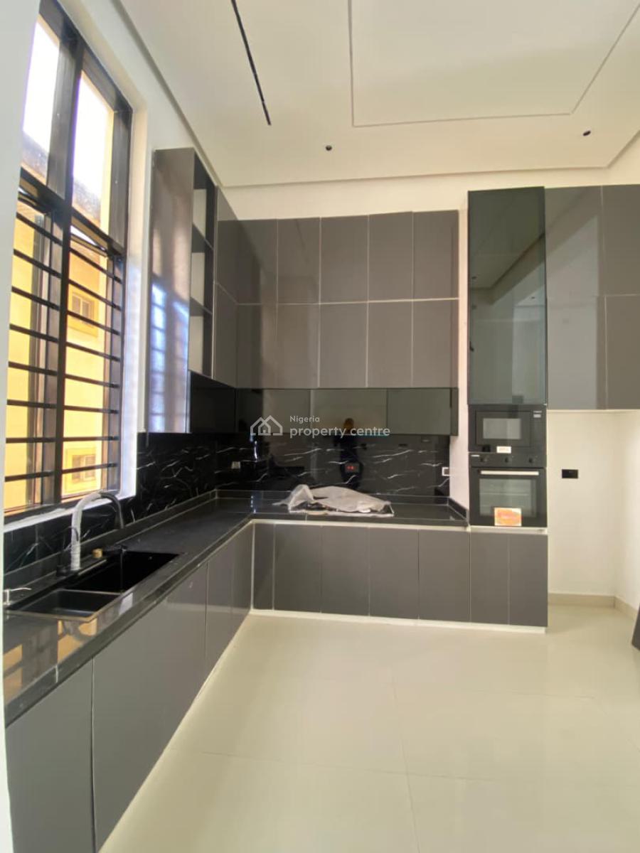 Nicely Built 3 Bedroom Apartment, Lekki Phase 1, Lekki, Lagos, Flat / Apartment for Sale