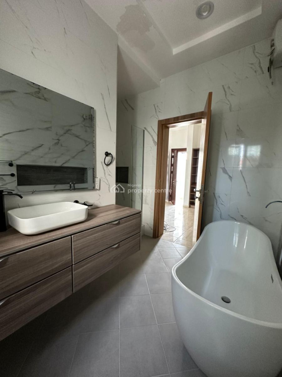 Nicely Built 3 Bedroom Apartment, Lekki Phase 1, Lekki, Lagos, Flat / Apartment for Sale