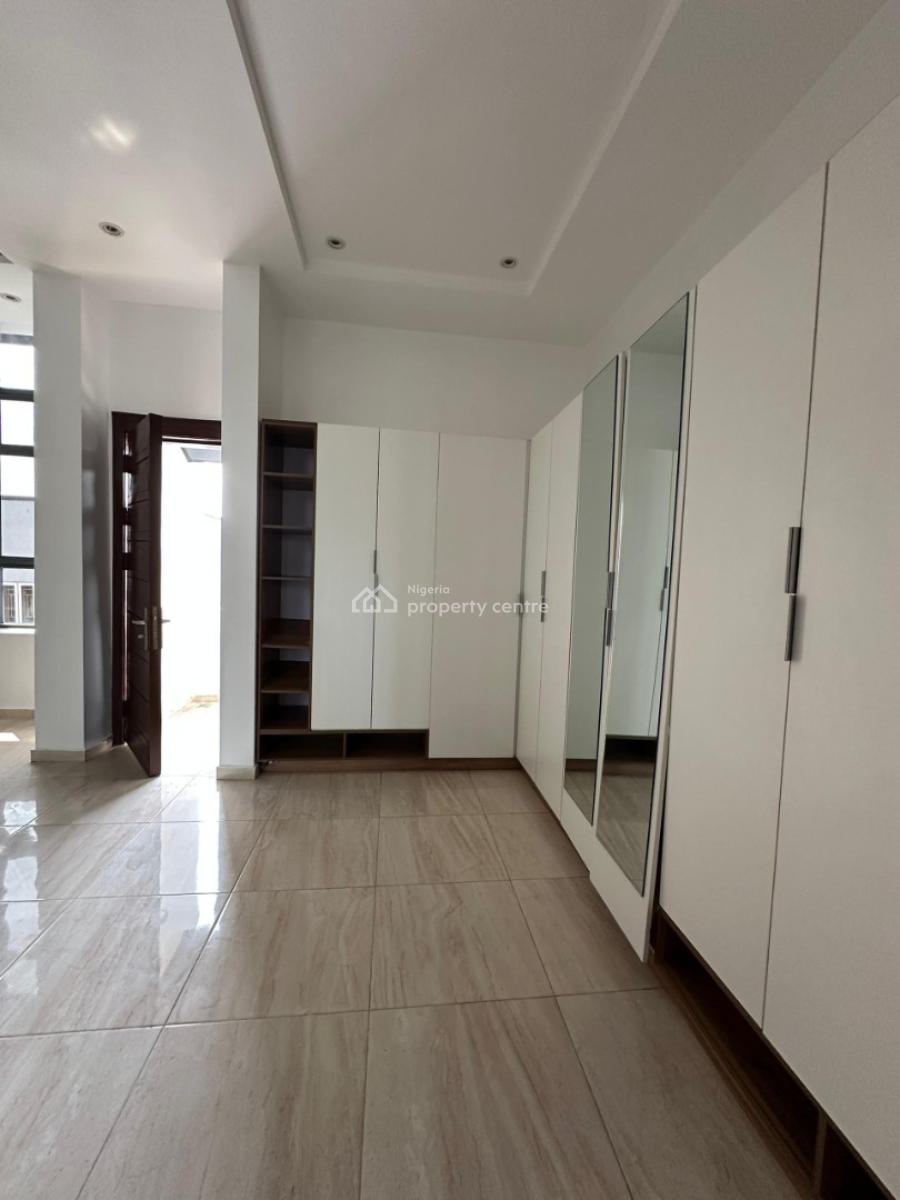 Nicely Built 3 Bedroom Apartment, Lekki Phase 1, Lekki, Lagos, Flat / Apartment for Sale