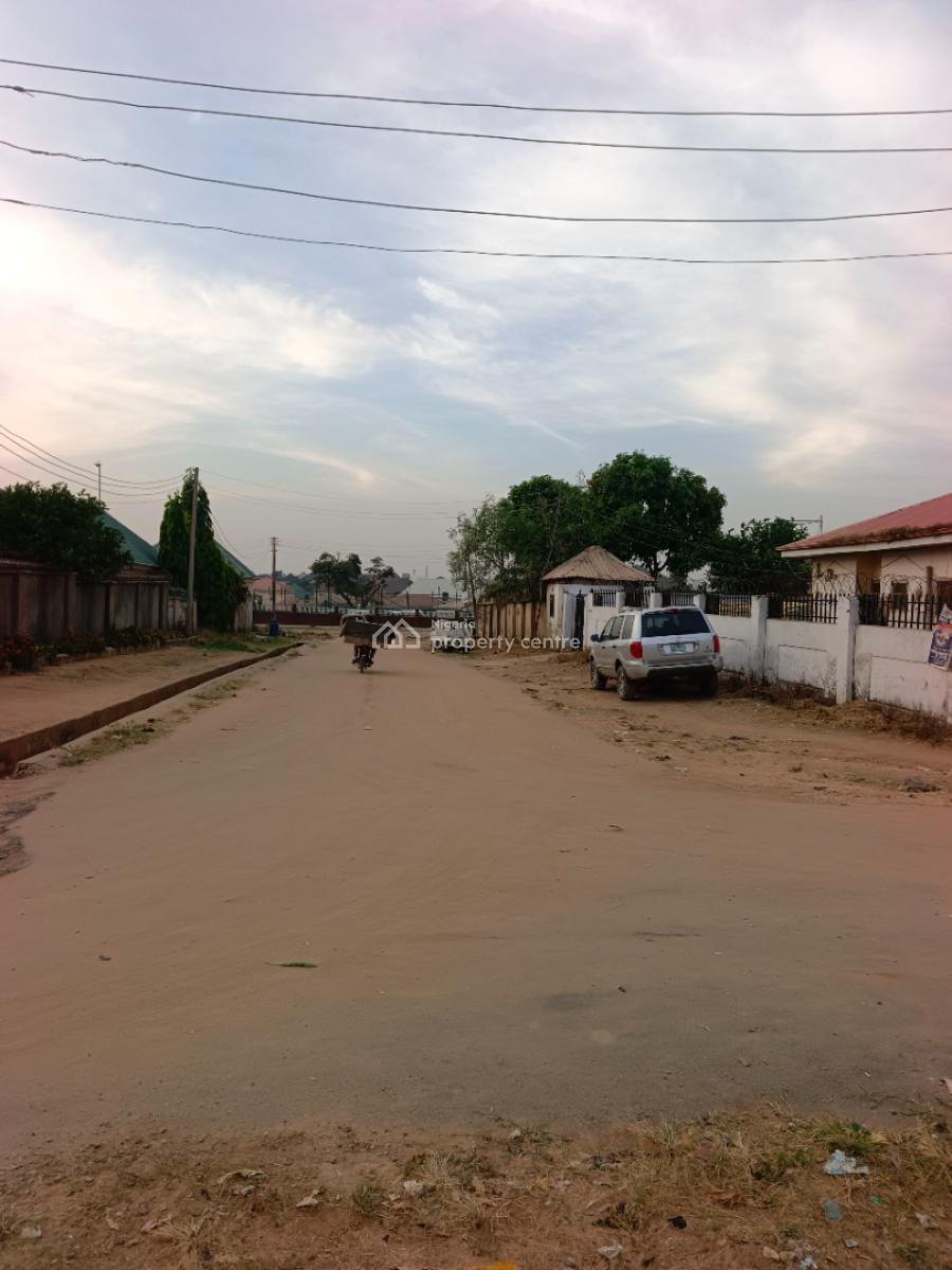 6bedroom Duplex with 2units of 2bedroom and 1unit of 1bedroom Bungalow, Lugbe Fha Back of Amac Market. Fha Estate., Fha (f.h.a), Lugbe District, Abuja, Detached Duplex for Sale