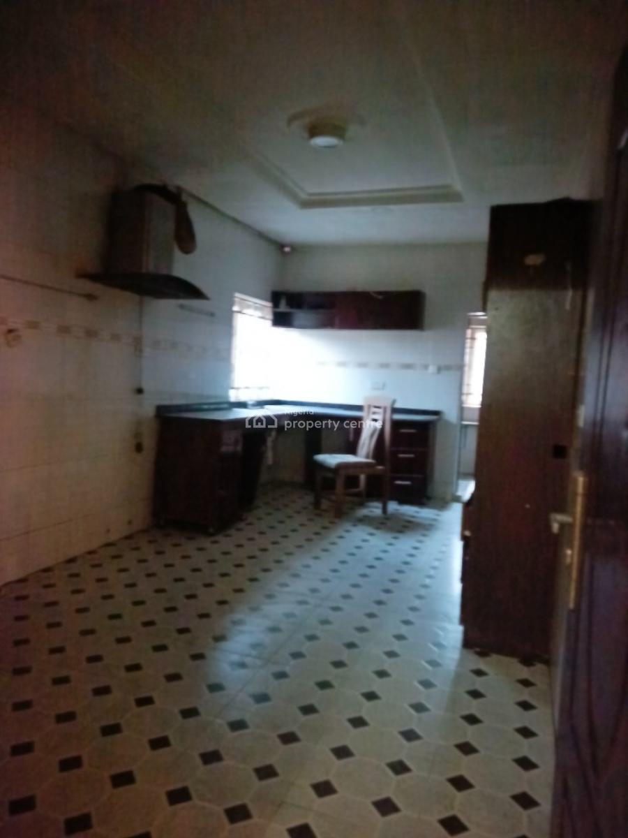 6bedroom Duplex with 2units of 2bedroom and 1unit of 1bedroom Bungalow, Lugbe Fha Back of Amac Market. Fha Estate., Fha (f.h.a), Lugbe District, Abuja, Detached Duplex for Sale