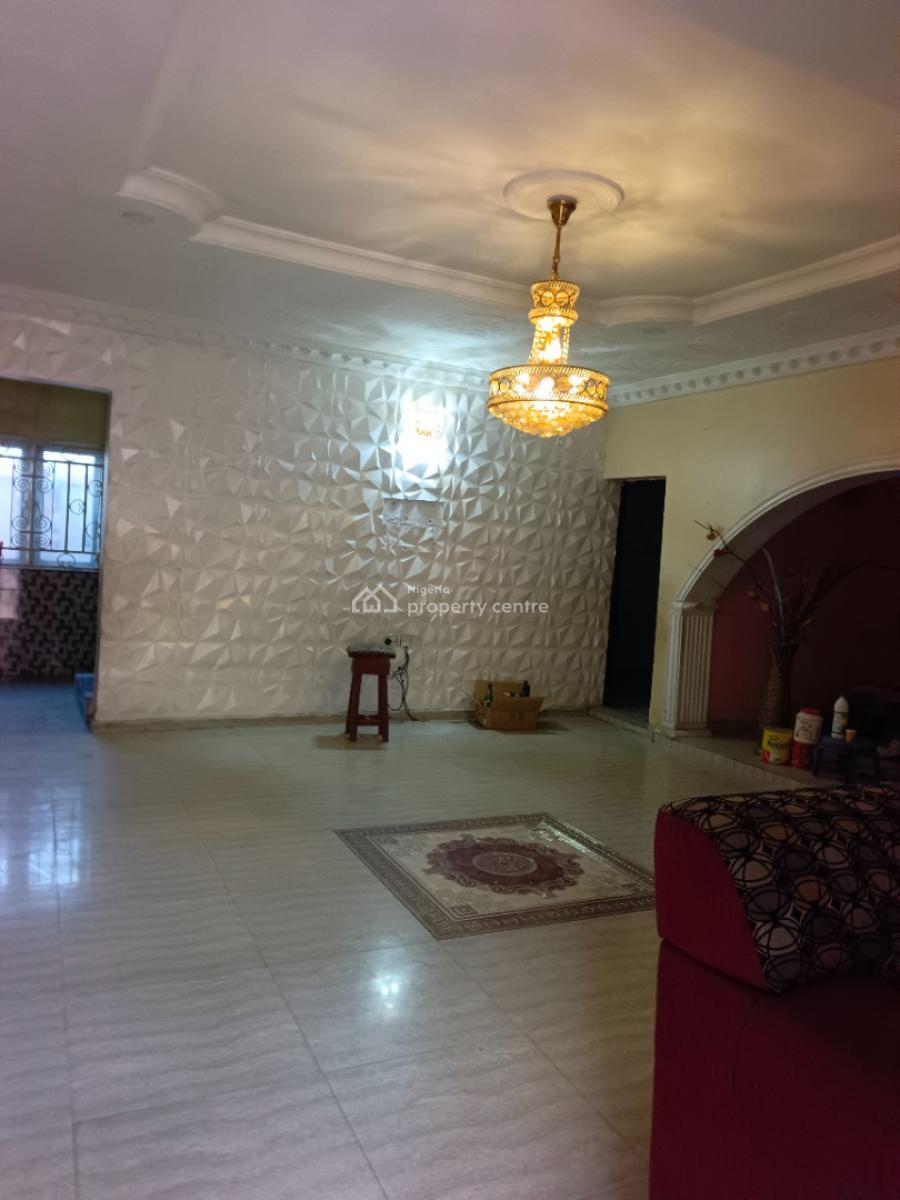 6bedroom Duplex with 2units of 2bedroom and 1unit of 1bedroom Bungalow, Lugbe Fha Back of Amac Market. Fha Estate., Fha (f.h.a), Lugbe District, Abuja, Detached Duplex for Sale