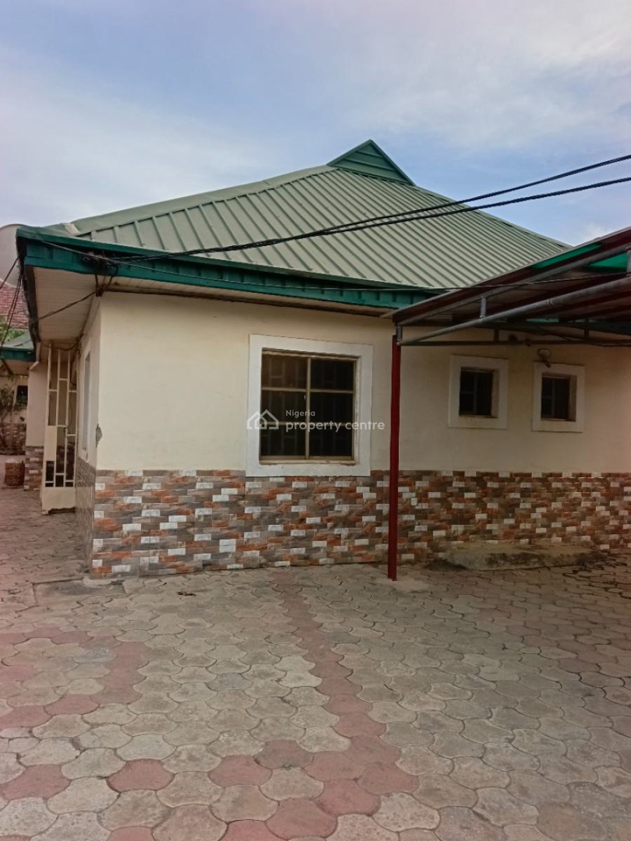 6bedroom Duplex with 2units of 2bedroom and 1unit of 1bedroom Bungalow, Lugbe Fha Back of Amac Market. Fha Estate., Fha (f.h.a), Lugbe District, Abuja, Detached Duplex for Sale