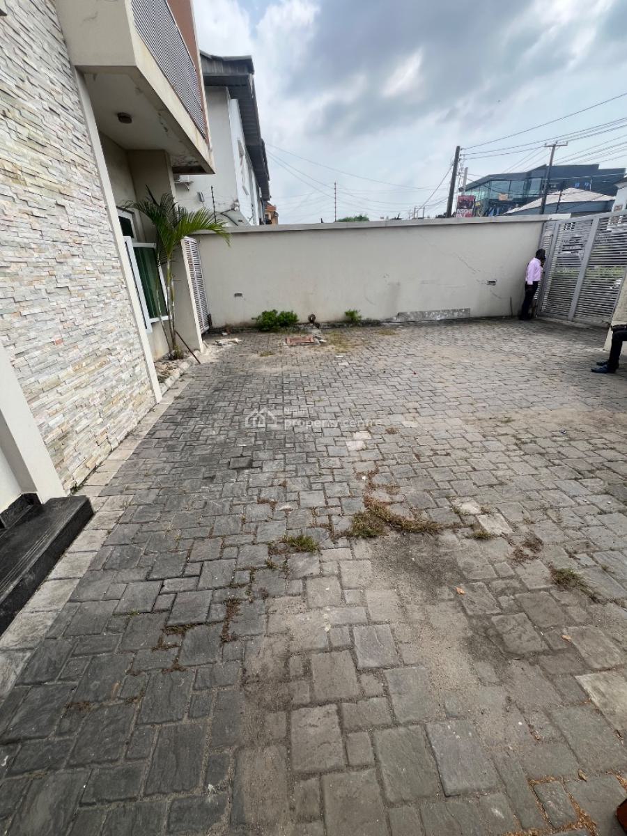 Spacious 4-bedroom Duplex with Bq, Residential/commercial Use Allowed, Lekki Phase 1, Lekki, Lagos, House for Rent