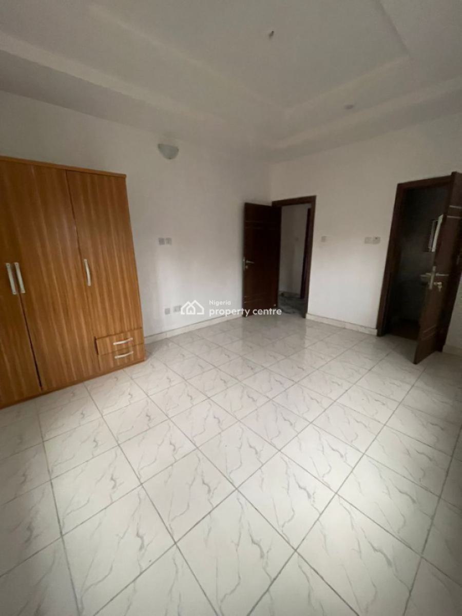 Spacious 3 Bedroom Apartment, Lekki Phase 1, Lekki, Lagos, Flat / Apartment for Rent