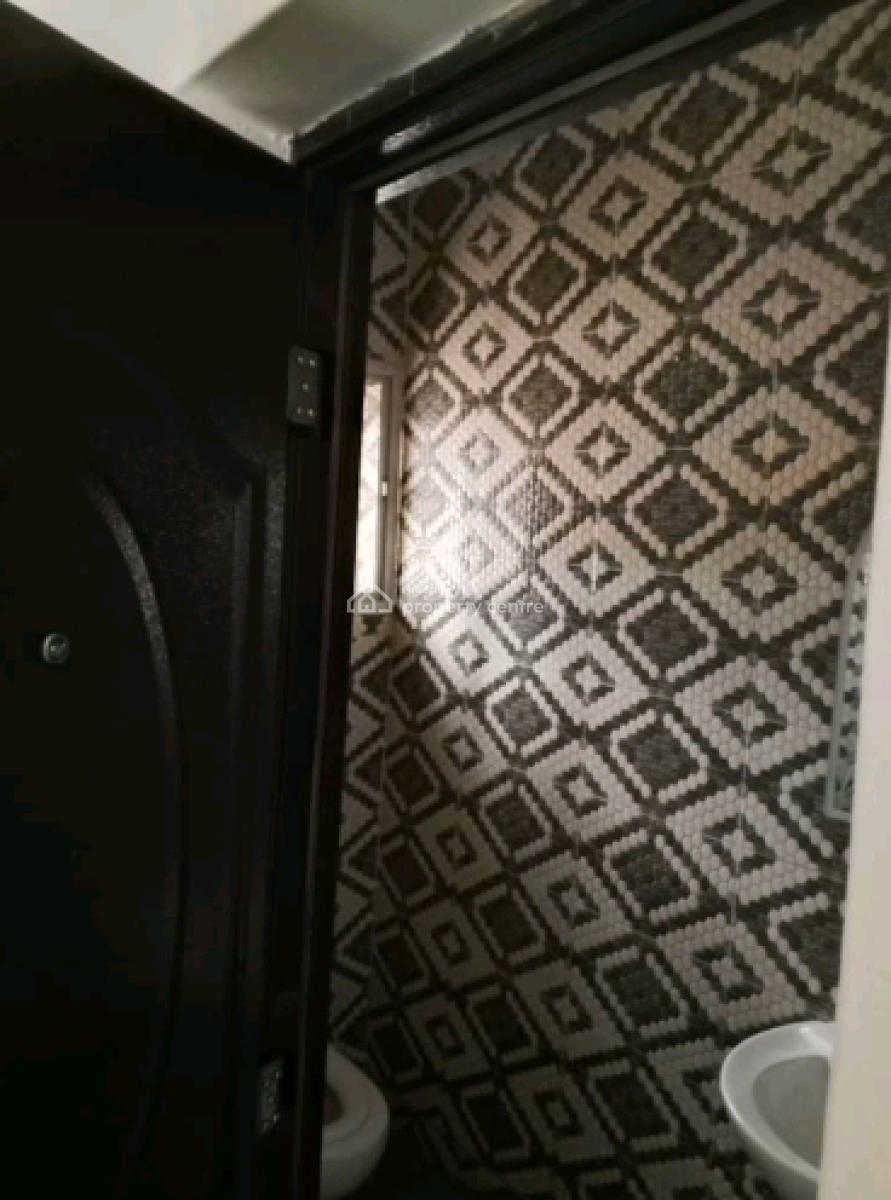 Standard and Spacious Three Bedroom Apartment, Alagomeji, Yaba, Lagos, Flat / Apartment for Rent