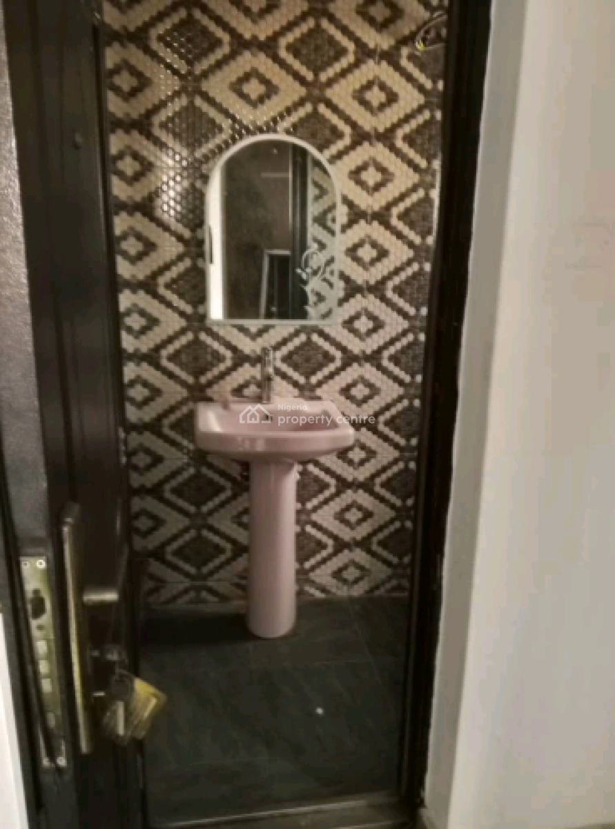 Standard and Spacious Three Bedroom Apartment Available, Alagomeji, Yaba, Lagos, Flat / Apartment for Rent