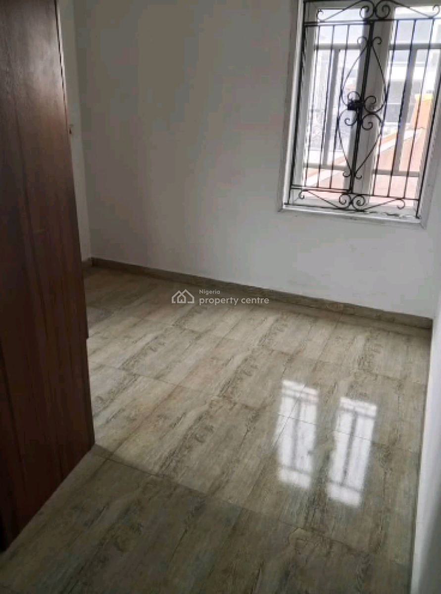 Standard and Spacious Three Bedroom Apartment Available, Alagomeji, Yaba, Lagos, Flat / Apartment for Rent