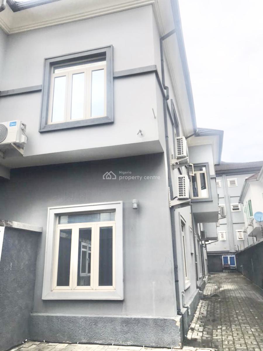 Well Maintained 2 Bedroom Apartment, Osapa, Lekki, Lagos, Flat / Apartment for Rent